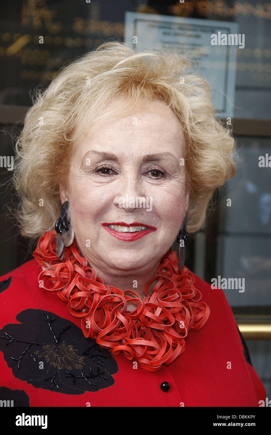 Doris Roberts Premiere von der Broadway-Produktion des "Terrence McNallys Master Class" im Teatro Friedman - Ankünfte.   New York City, USA - 07.07.11 Stockfoto