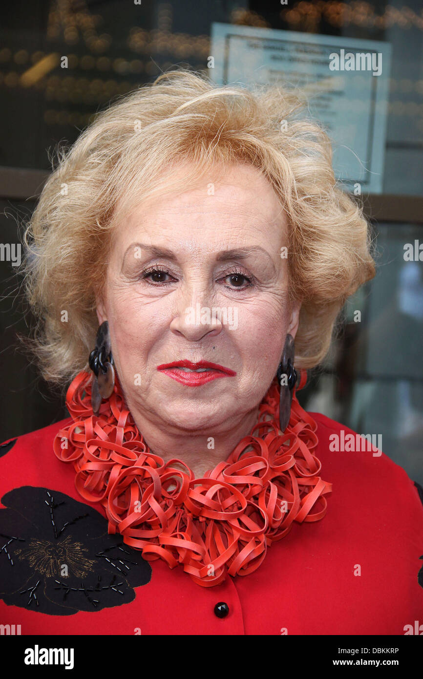 Doris Roberts Premiere von der Broadway-Produktion des "Terrence McNallys Master Class" im Teatro Friedman - Ankünfte.   New York City, USA - 07.07.11 Stockfoto