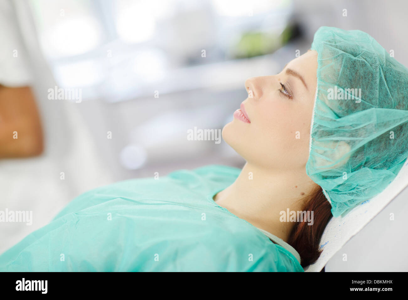Patienten erhalten eine kosmetische Chirurgie-Behandlung Stockfoto
