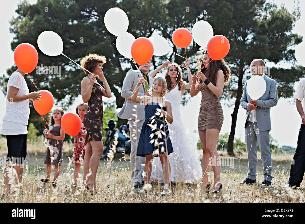 Hochzeit Gäste mit Luftballons, Kroatien, Dalmatien Stockfoto