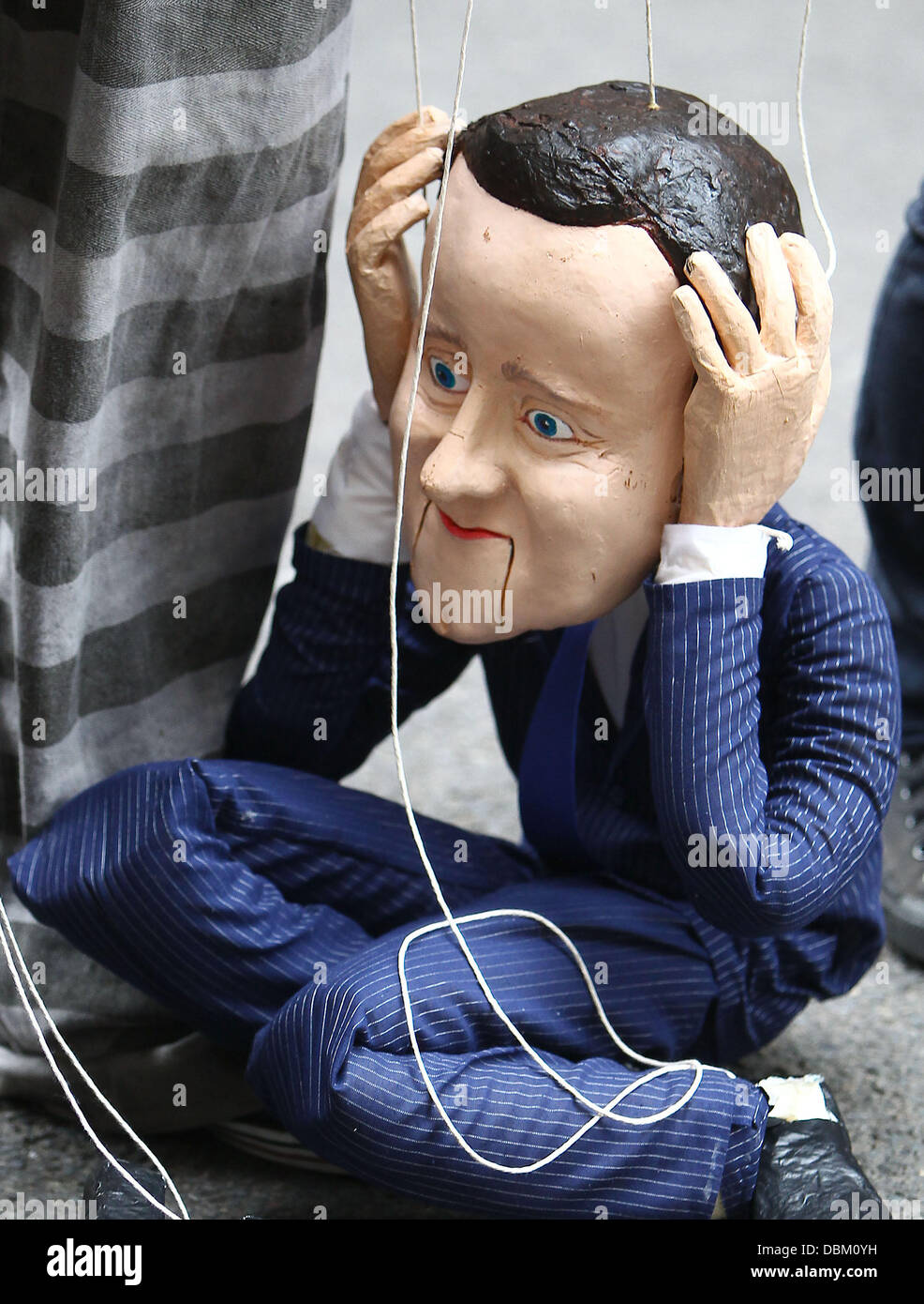 Demonstranten außerhalb der Londoner Residenz von Rupert Murdoch. Der Medienmogul flog ins Land nach der Schließung der News der Welt inmitten der Telefon hacking Skandal London, England - 13.07.11 Stockfoto