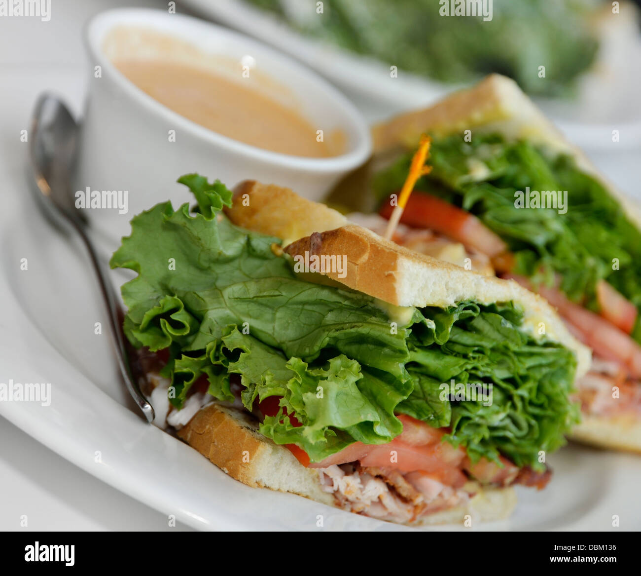 Türkei Club Sandwich-Lunch mit Tomatensuppe Stockfoto