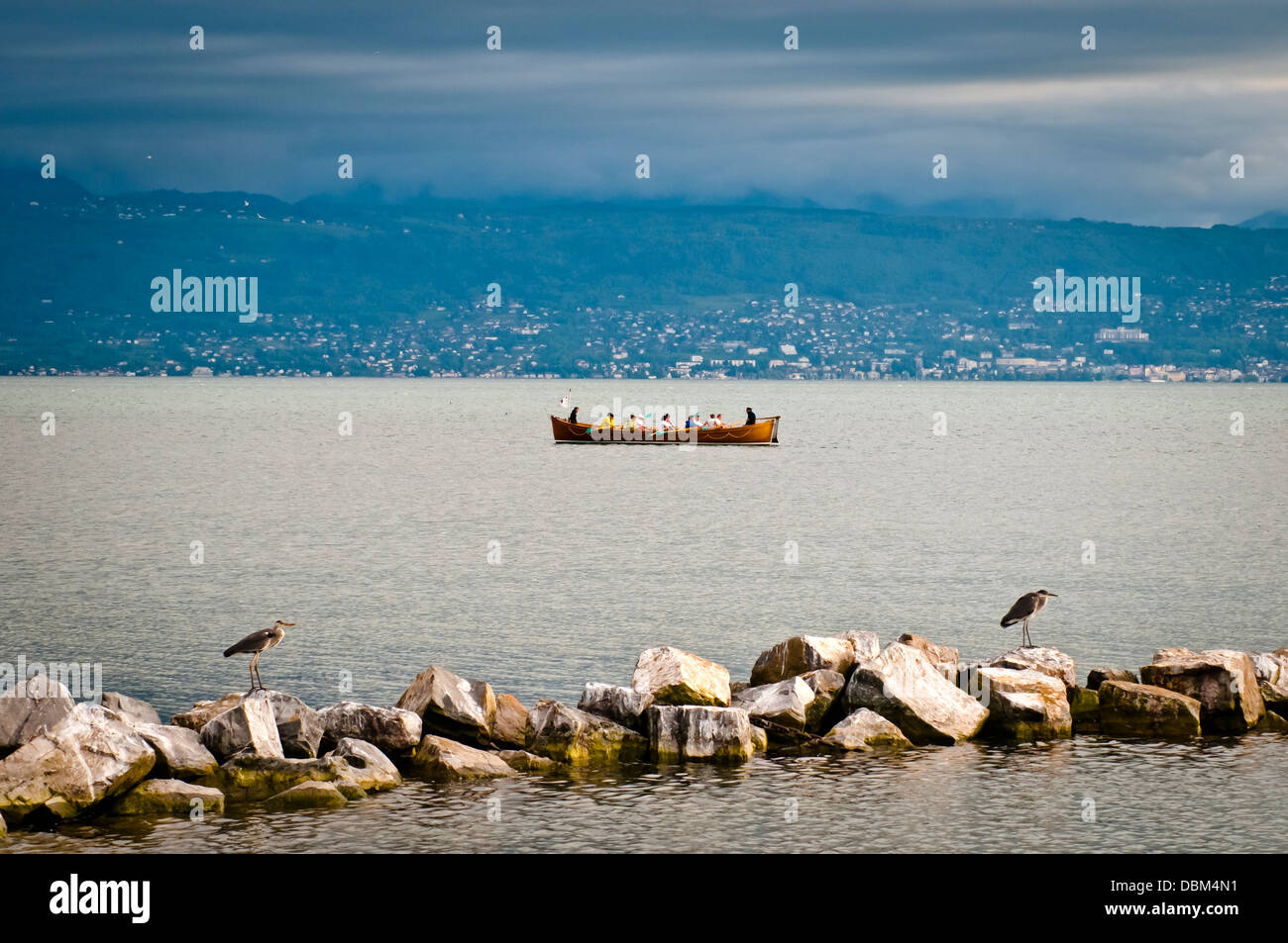 Landschaft des Genfer Sees oder Genfer See mit Boot, Lausanne, Schweiz, Europa Stockfoto