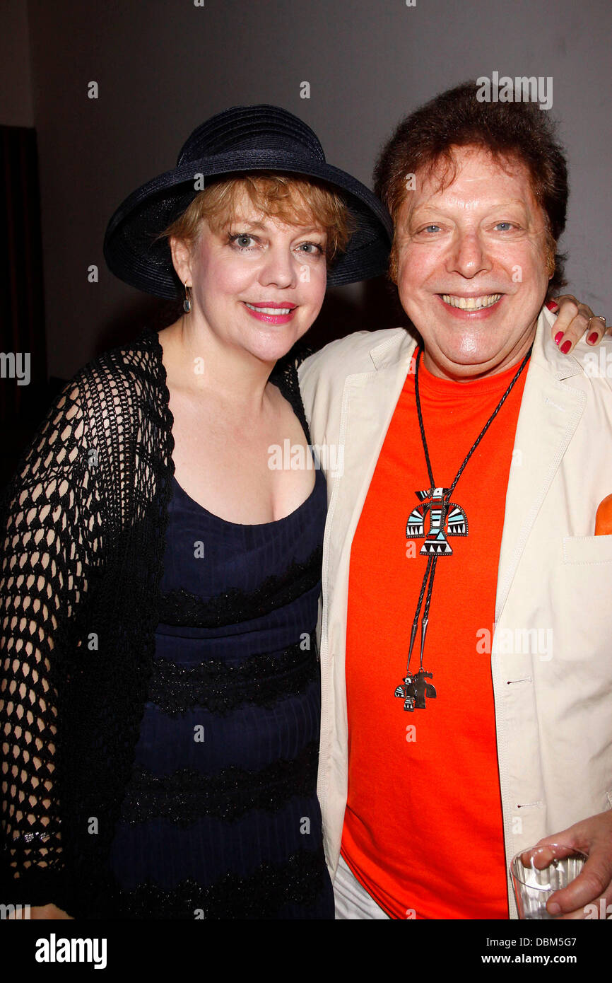KT Sullivan und Robert R. Blume Musicals in Mufti: "Oh, Coward!" nach Partei auf der York Theatre Company New York City, USA - 15.07.11 Stockfoto