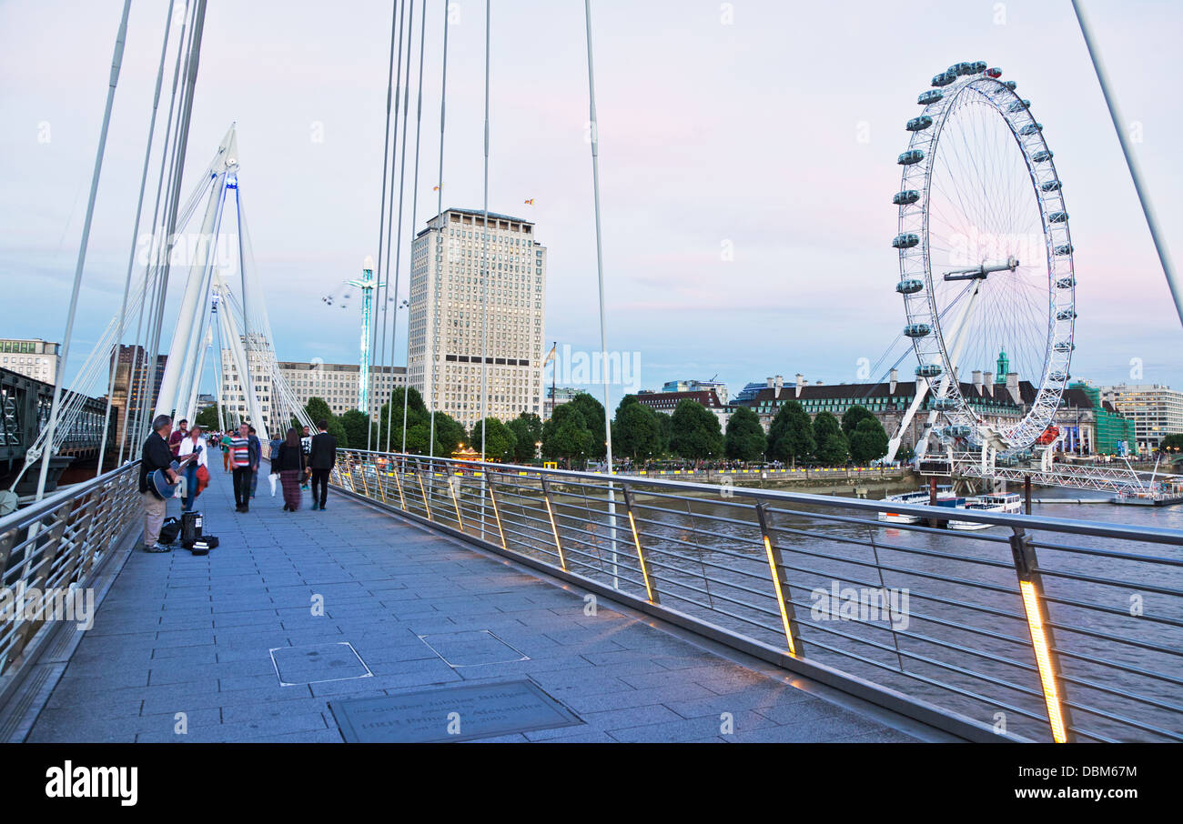 Hungerford Bridge Nacht London UK Stockfoto