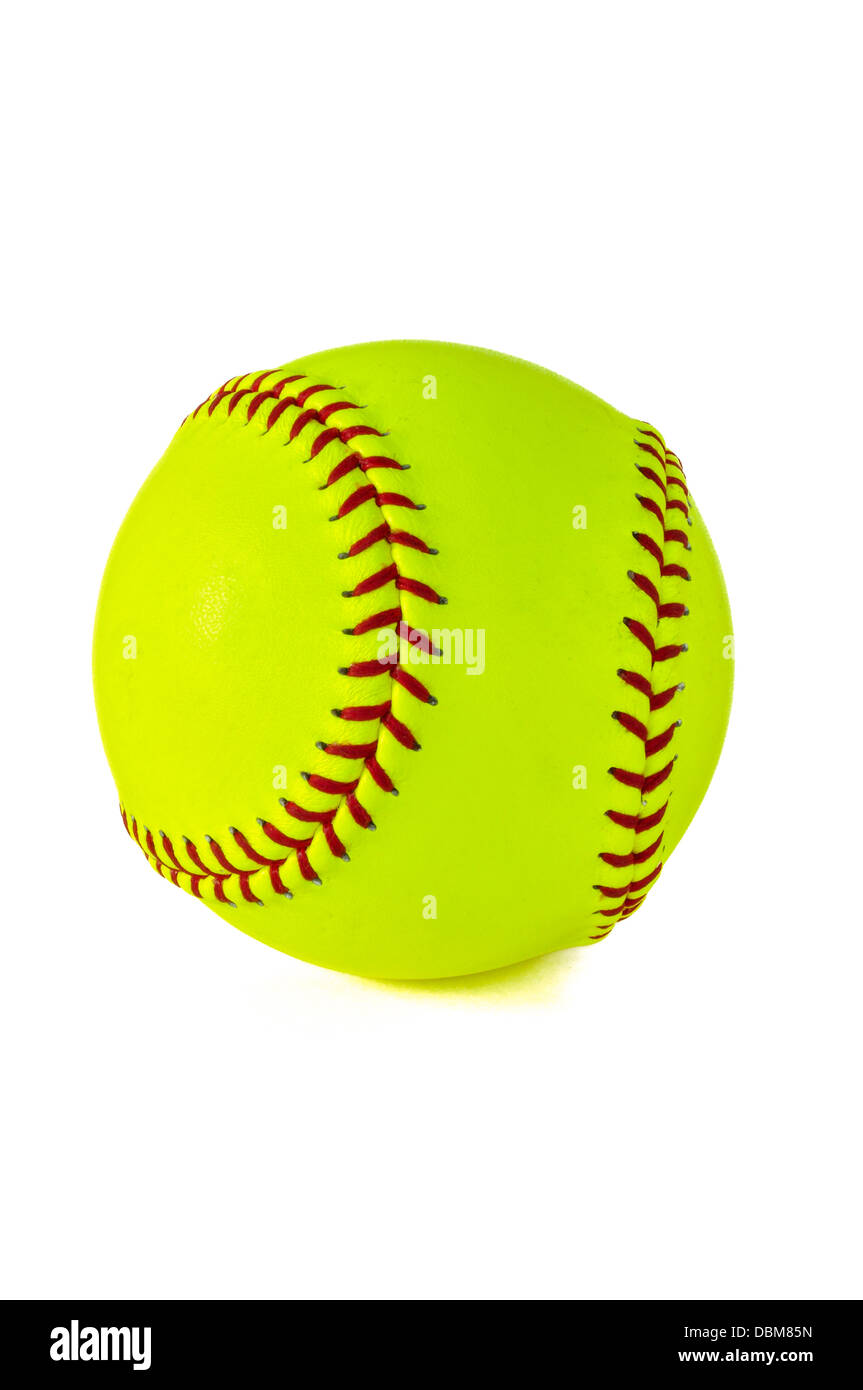 Gelbe Softball mit roten Nähten isoliert auf weiss. Stockfoto