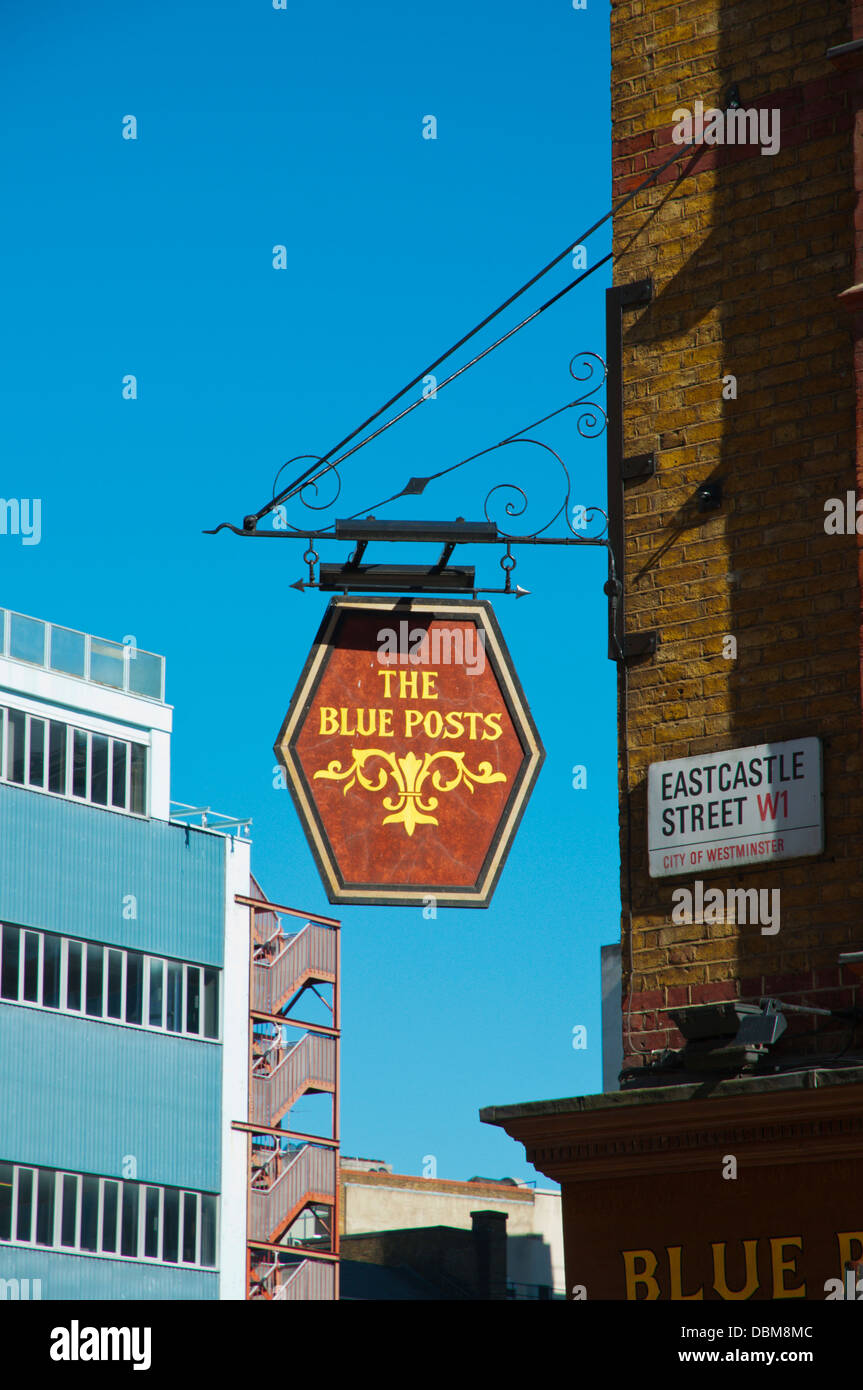 Das blaue Laternen Pub Schild Eastcastle Street in Fitzrovia Bezirk central London England Großbritannien UK Europe Stockfoto