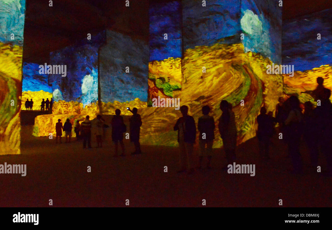 Les Baux, Carrière de Lumière, audiovisuelle shows, Bilder von Vincent Van Gogh und Paul Gauguin, Stockfoto