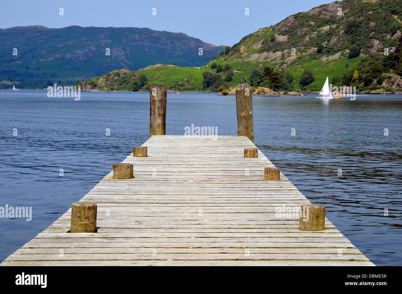 Holz-Steg oder Pier am Gelnridding an den Ufern des Ullswater, im Lake District Stockfoto