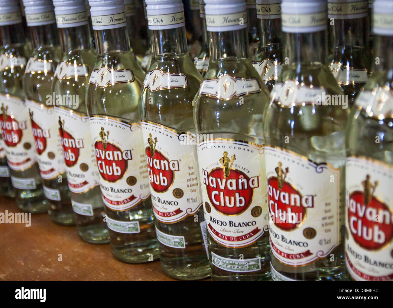 Flaschen Havana Club Rum in Havanna Stockfoto