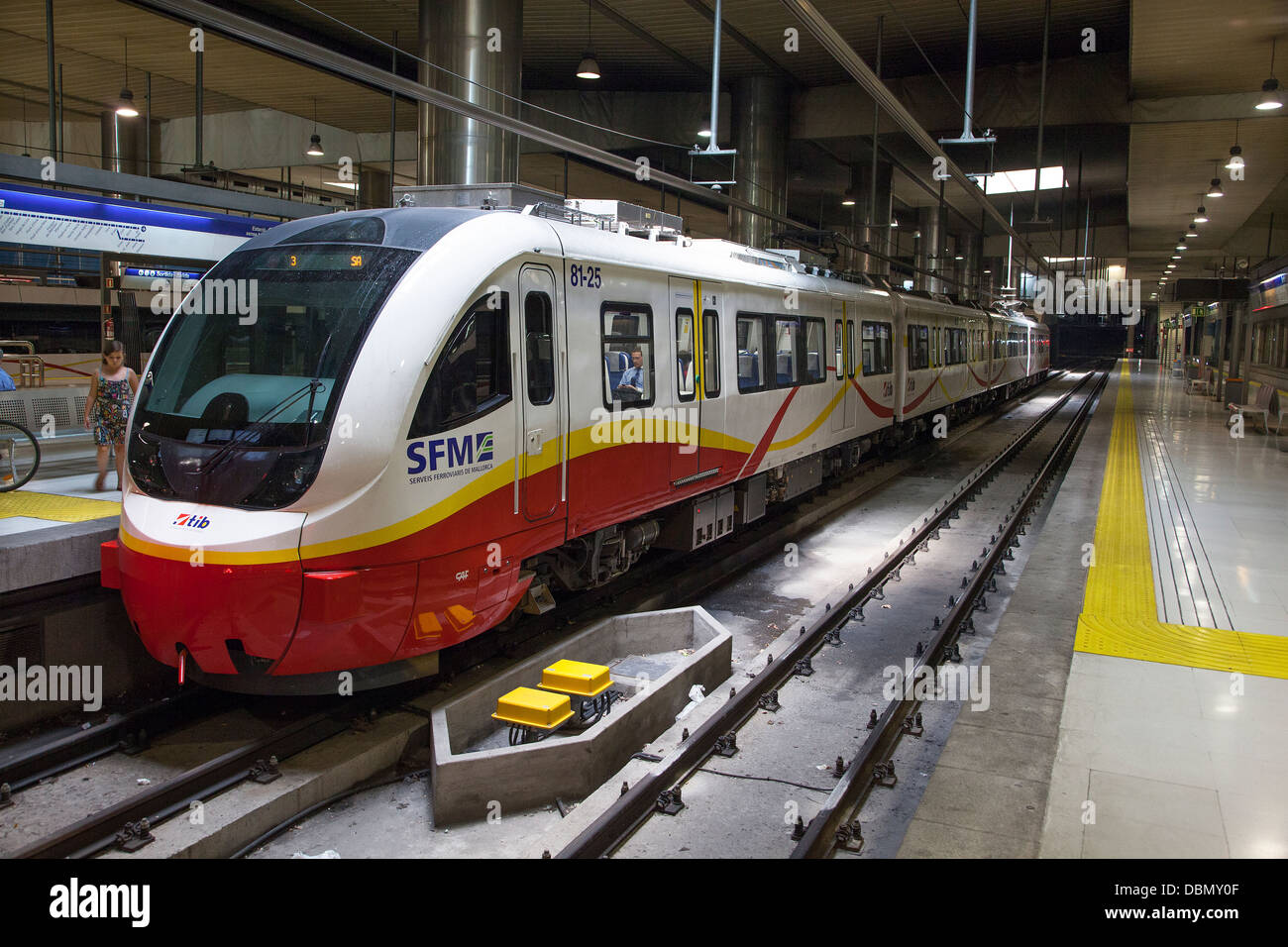 S-Bahn an der Estacio Intermodal Train Station in Palma Mallorca Teil der Transport de Les Illes Balears Schienennetz Stockfoto