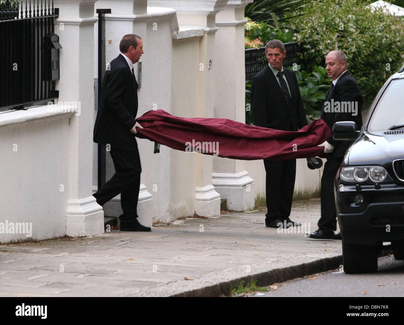 Der Korper Von Amy Winehouse Erfolgt In Einem Leichensack Aus