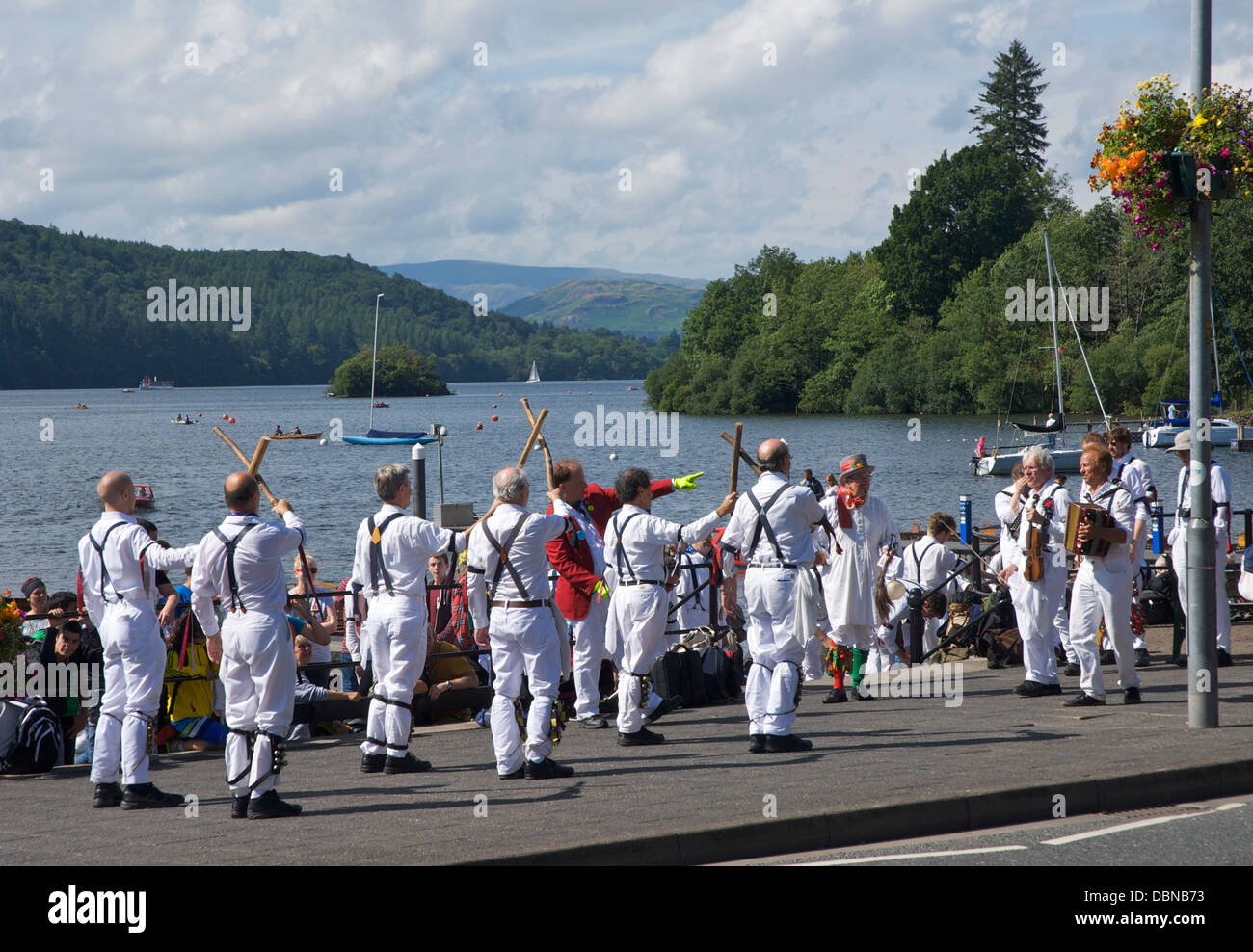 Mitglieder der amerikanischen Reisen Morrice Tanz bei Bowness, Lake Windermere, Lake District, Cumbria, England UK Stockfoto