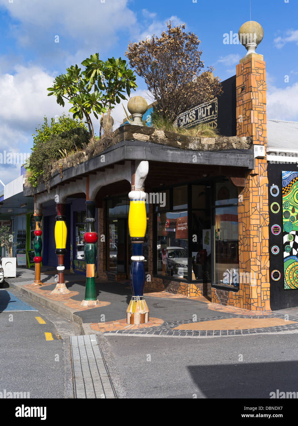 dh KAWAKAWA Neuseeland Arty Stadt bunte Geschäft Gebäude Dekor Stockfoto