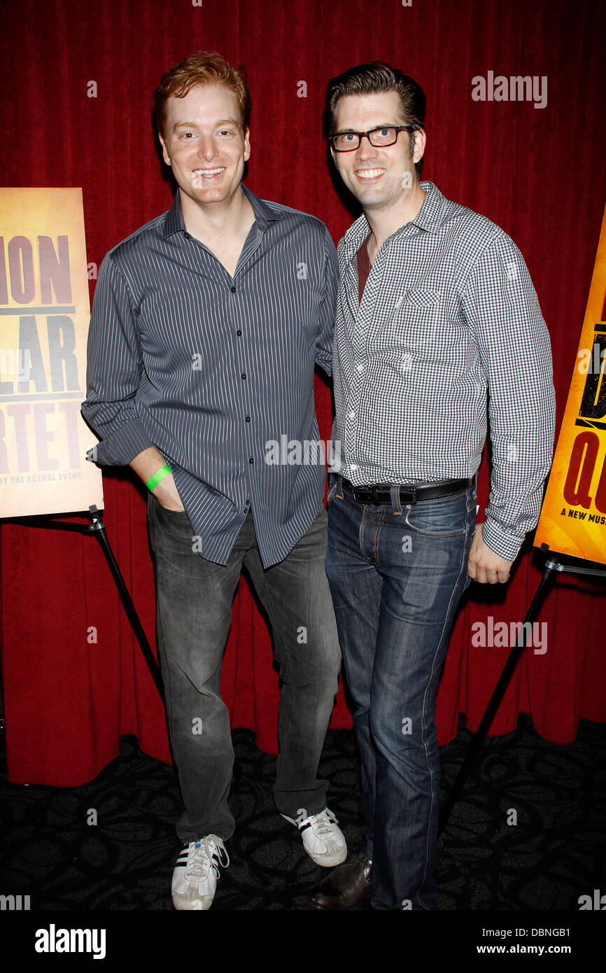 David Abeles und Robert Britton Lyons die musical-Produktion von "Million Dollar Quartet" feiert ihr neue Zuhause an der New World Stages mit einer after-Party im Bowlmor Lanes statt. New York City, USA - 28.07.11 Stockfoto