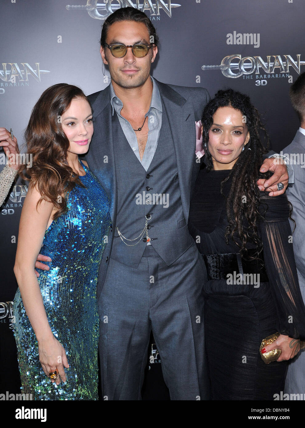 Rose Mcgowan Jason Momoa Und Lisa Bonet The La Premiere Von Conan