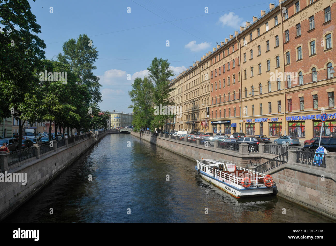 Touristischen Ausflugsboot, Griboyedova Kanala Kanal in St. Petersburg, Sankt Petersburg Stockfoto