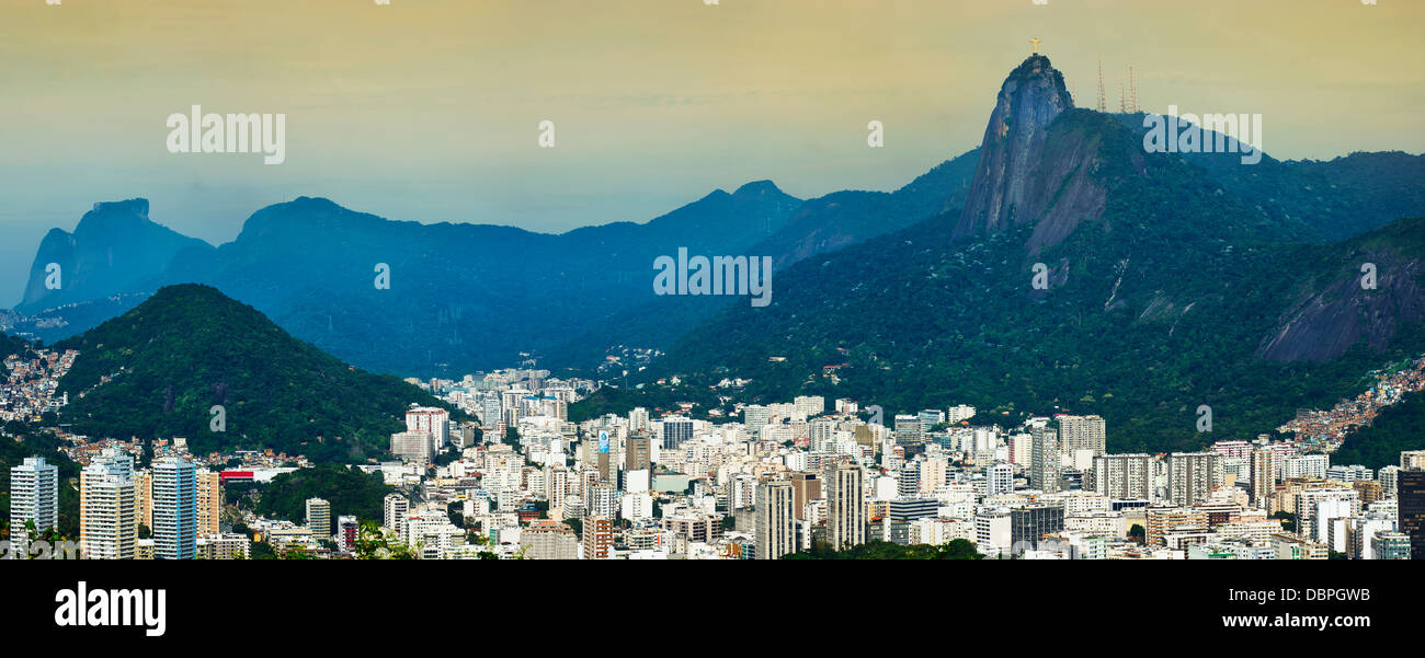 Blick über Botafogo und den Corcovado aus der Zuckerhut in Rio De Janeiro, Brasilien, Südamerika Stockfoto