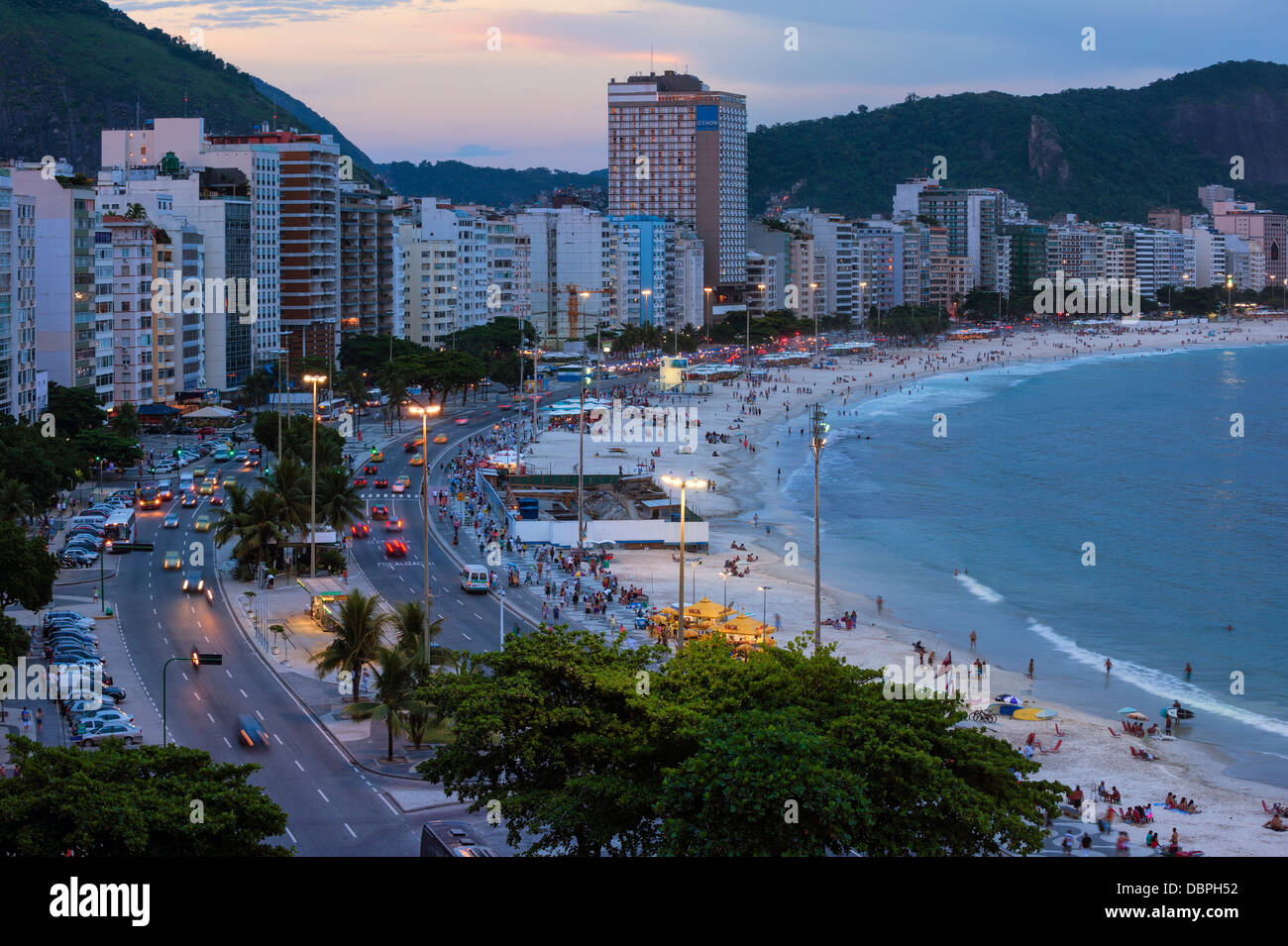 Copacabana bei Nacht, Rio De Janeiro, Brasilien, Südamerika Stockfoto