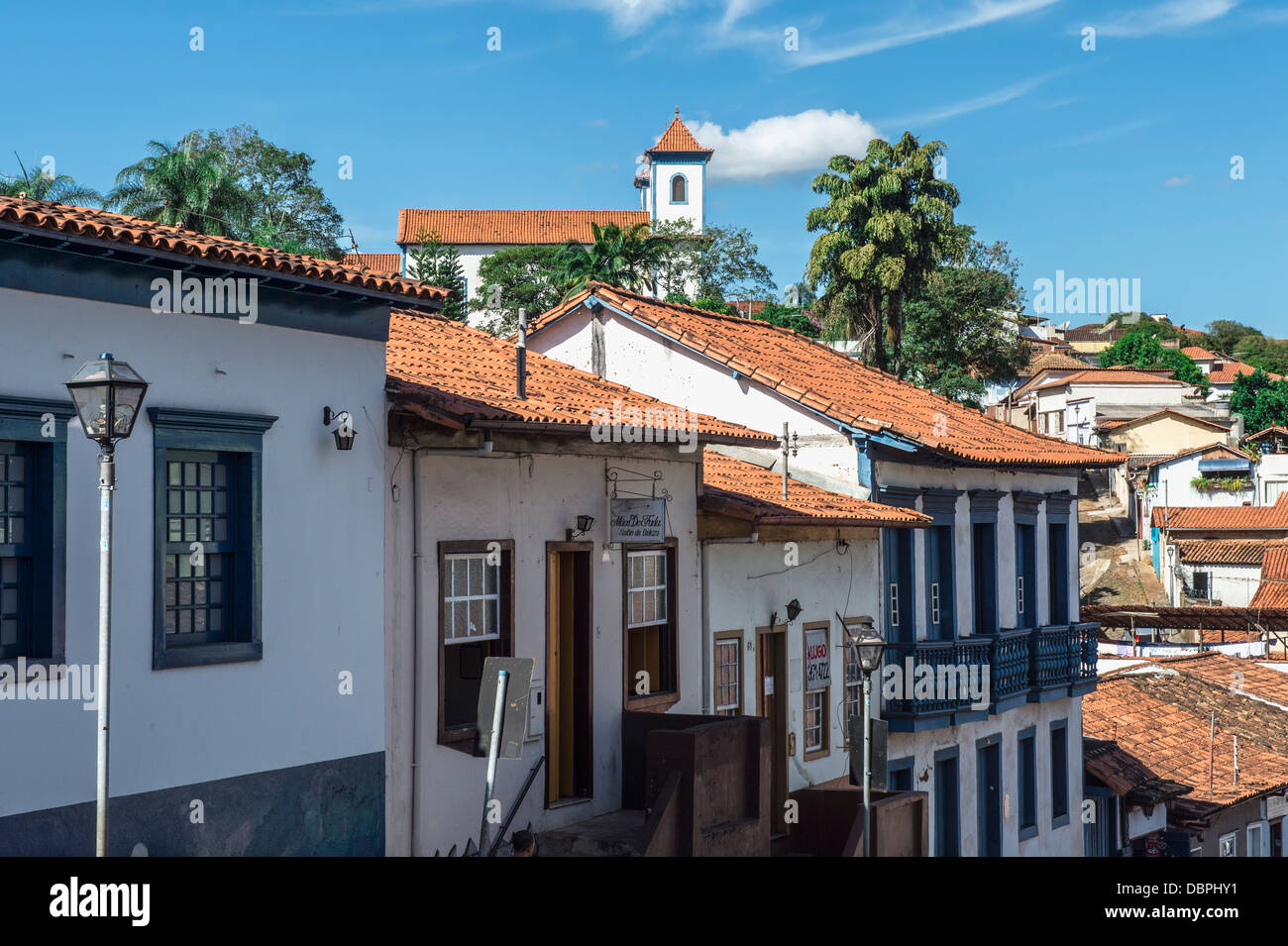 Blick über Sabara und Nossa Senhora Do Carmo Kirche, Belo Horizonte, Minas Gerais, Brasilien, Südamerika Stockfoto