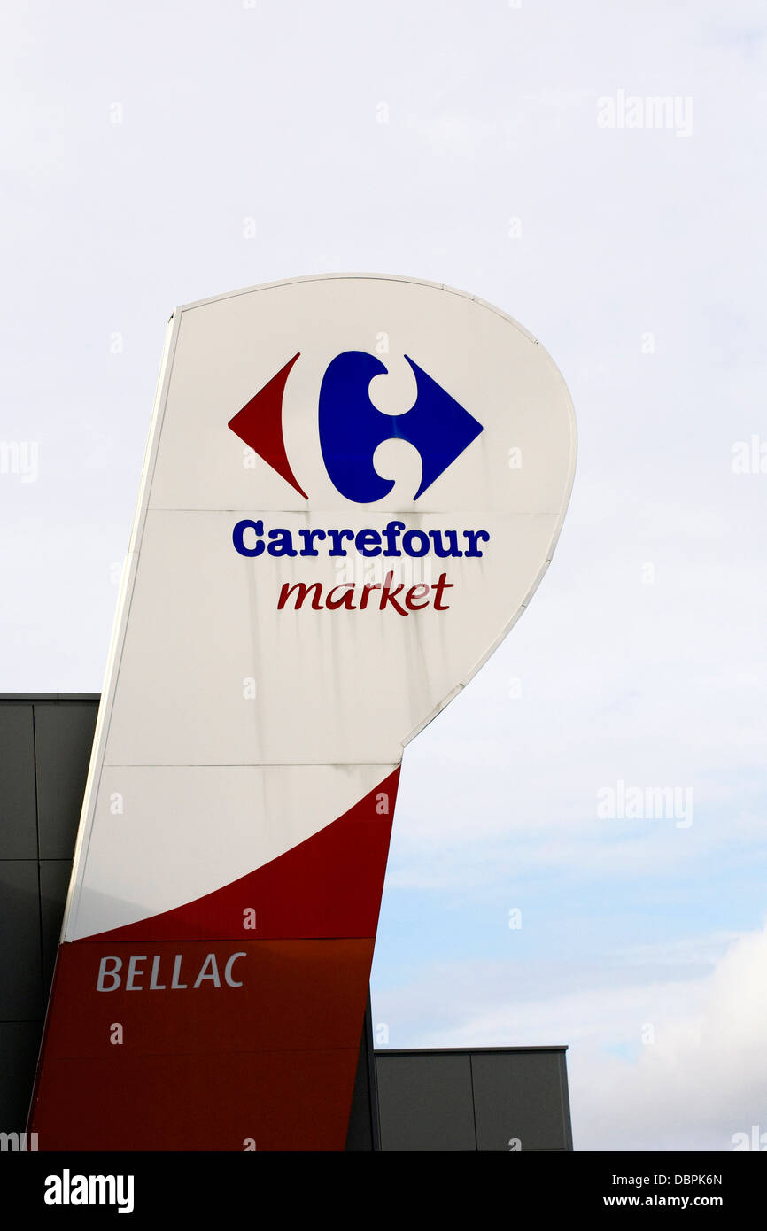 Carrefour-Supermarkt-Zeichen. Stockfoto