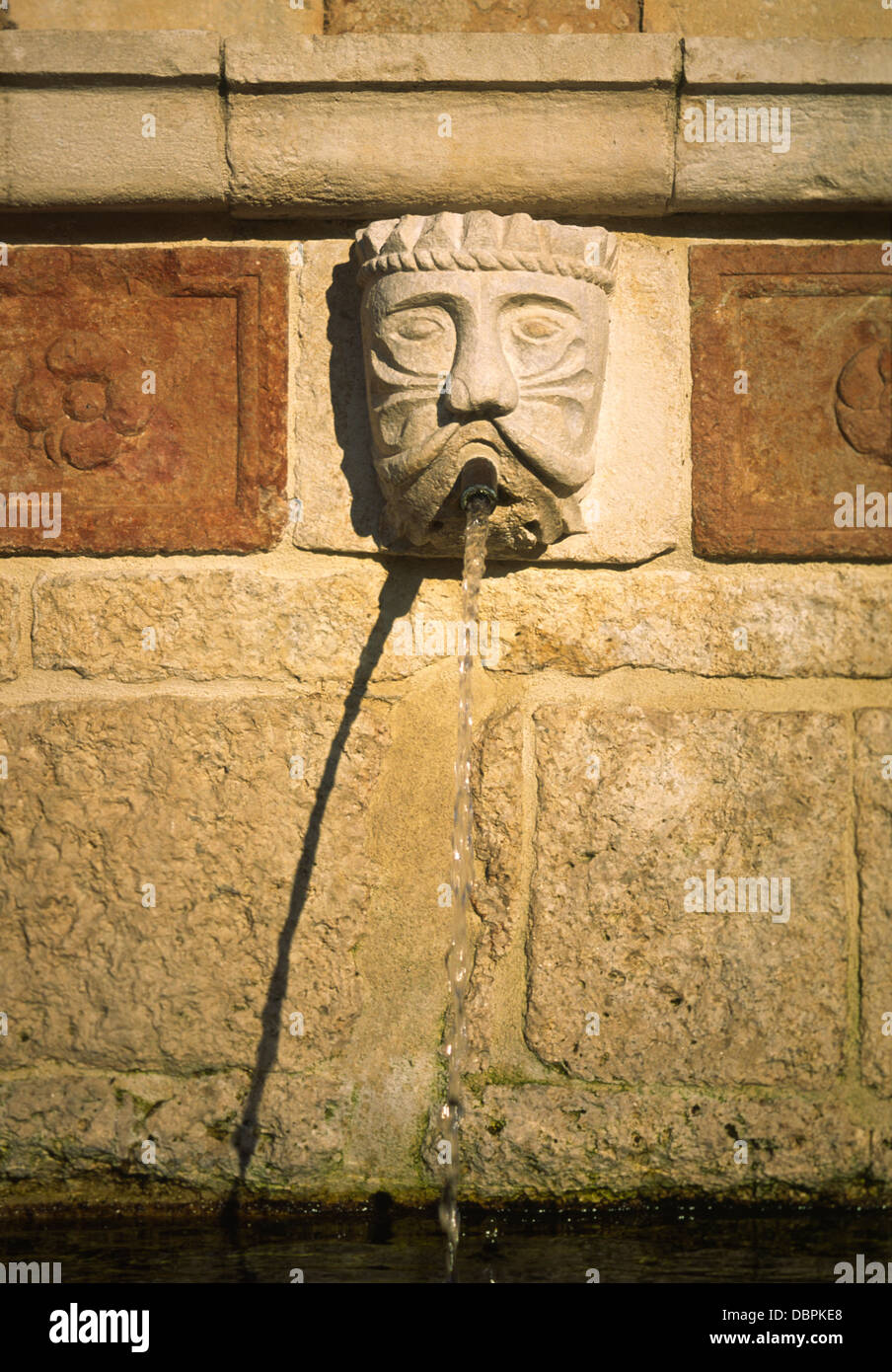 Fontana Delle 99 Cannelle, l ' Aquila in den Abruzzen Südosten Italiens. Die Stadt wurde im Jahr 2009 durch ein Erdbeben verwüstet. Stockfoto