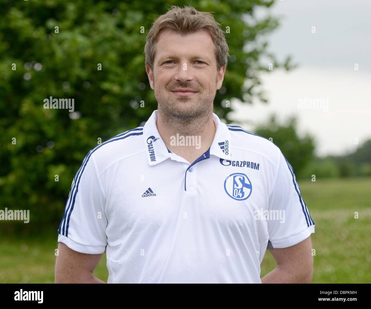 Assistant Coach Sven Hubscher des deutschen Bundesligisten FC Schalke 04 während der offiziellen Fototermin für die Saison 2013 / 14 am 10. Juli 2013 auf der Zeche site Consol in Gelsenkirchen-NRW). Foto: Website Caroline Seidel/Dpa Spieler des deutschen Bundesligisten FC Schalke 04 während der offiziellen Fototermin für die Saison 2013 / 14 am 10. Juli 2013 auf der Zeche Consol in Gelsenkirchen-NRW). Foto: Caroline Seidel/Dpa Spieler des deutschen Bundesligisten FC Schalke 04 während der offiziellen Fototermin für die Saison 2013 / 14 am 10. Juli Stockfoto