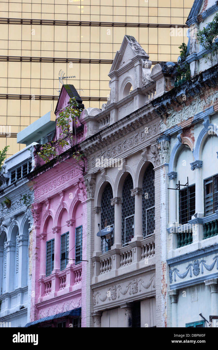 Architektur der Kolonialzeit mit Glas Bürogebäude hinter, Kuala Lumpur, Malaysia, Südostasien, Asien Stockfoto