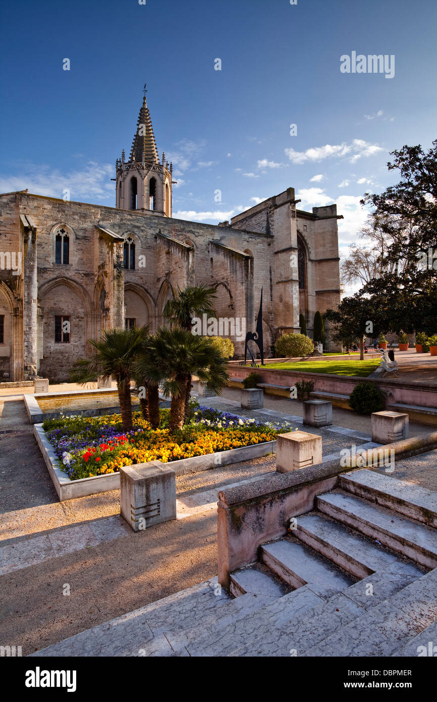 Temple Saint Martial und neben Perdiguier Square im Zentrum von Avignon, Vaucluse, Frankreich, Europa Stockfoto