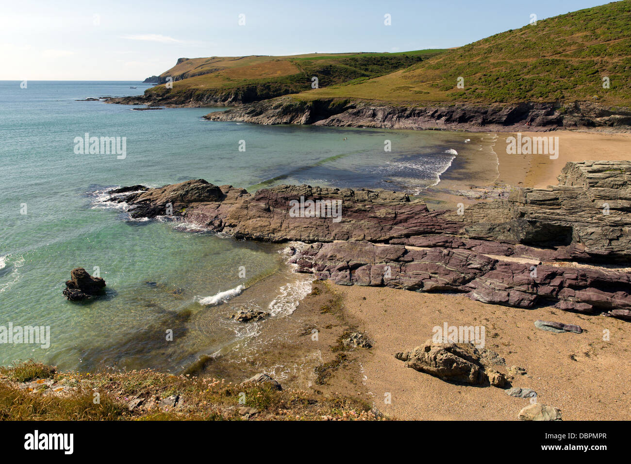 Neues Polzeath Strandküste Cornwalls England Großbritannien mit schönen blauen Meer Stockfoto