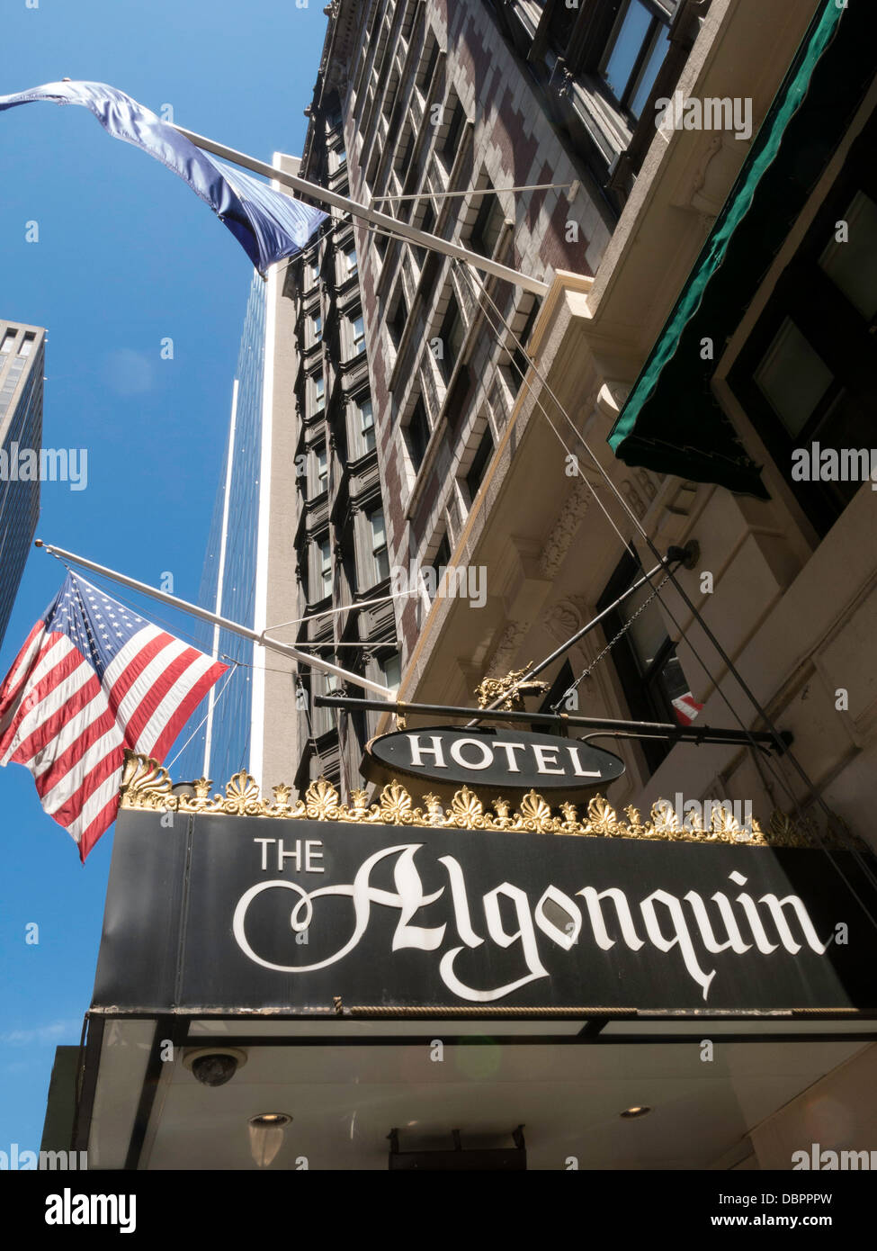 Das Algonquin Hotel ist ein luxuriöses historisches Wahrzeichen im Times Square Viertel, New York City, USA 2013 Stockfoto
