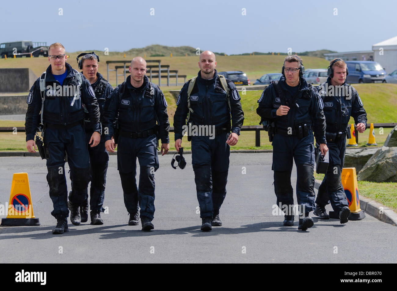 Ballykinlar, Nordirland. 2. August 2013 - A finnische Polizei SWAT Team Credit: Stephen Barnes/Alamy Live News Stockfoto