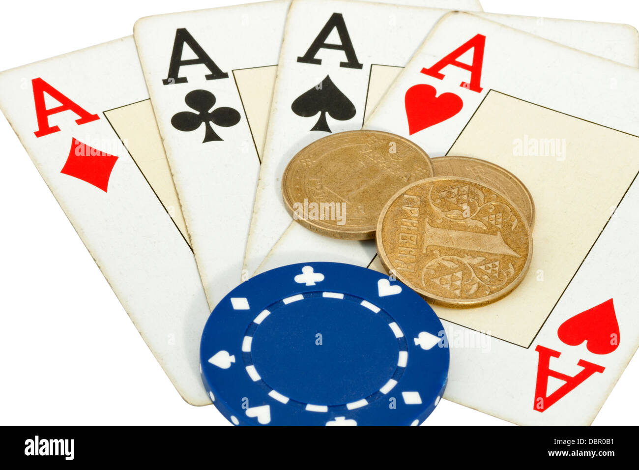 Glücksspiel-Konzept mit Spielkarten, chip Münzen und Casino isoliert auf weiss Stockfoto