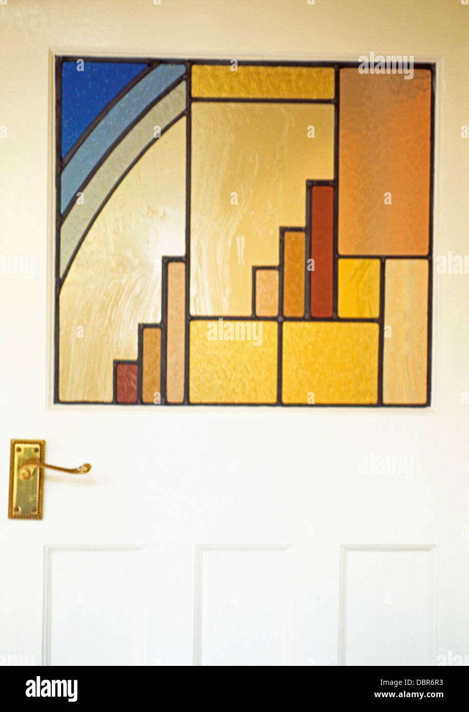 Nahaufnahme der dreißiger Jahre Tür mit Buntglas Stockfoto