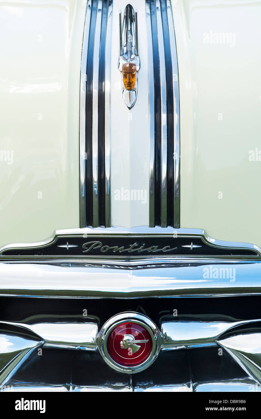 1953 Pontiac acht Häuptling front-End. Klassischen Vintage American Auto Stockfoto