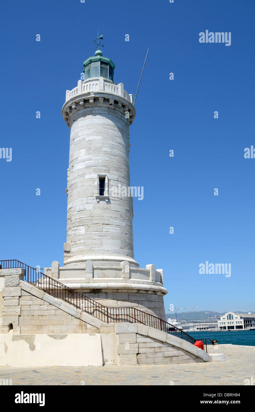 Old Stone oder Limestone Lighthouse, Phare de Sainte Marie (1855), am Eingang zum Hafen von Marseille oder Port Marseille France Stockfoto