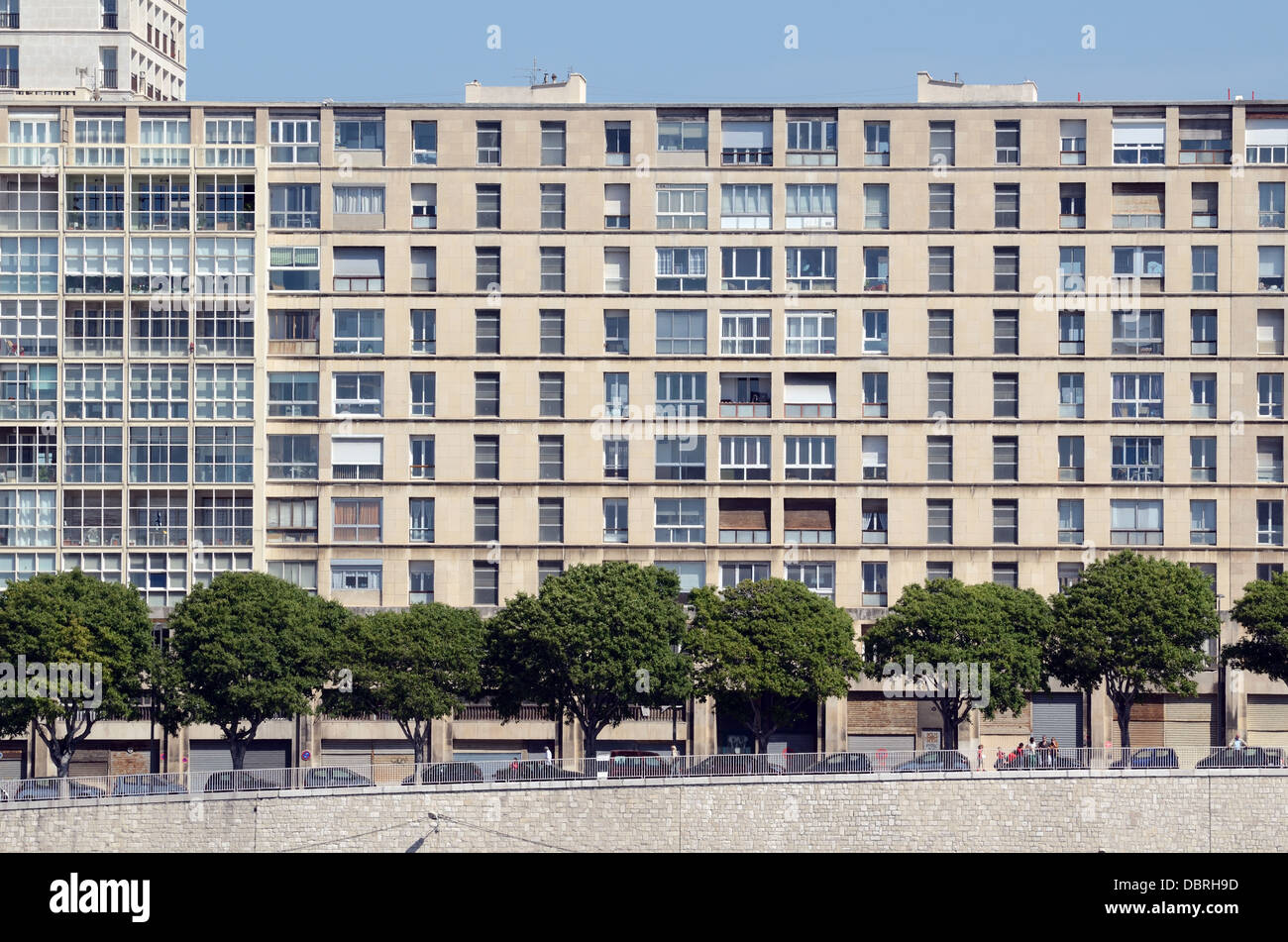 La Tourette Housing Complex, Public Sector or Council Housing Estate (1948-1953) von Fernand Pouillon an der Waterfront oder Vieux Port Marseille France Stockfoto