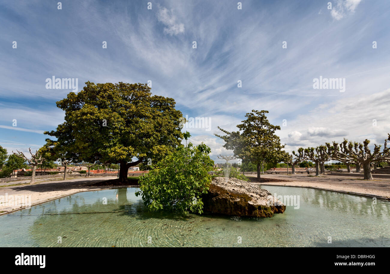 Springbrunnen im Park von Montpellier, Frankreich Stockfoto