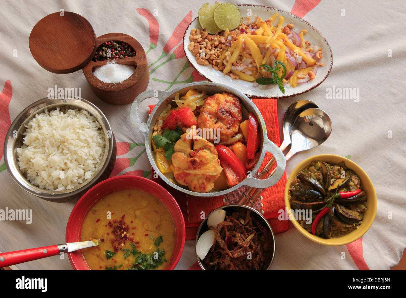 Asiatische Küche, gebratene geschmorte Hai, Gemüse, Salat, Suppe, Reis, Stockfoto
