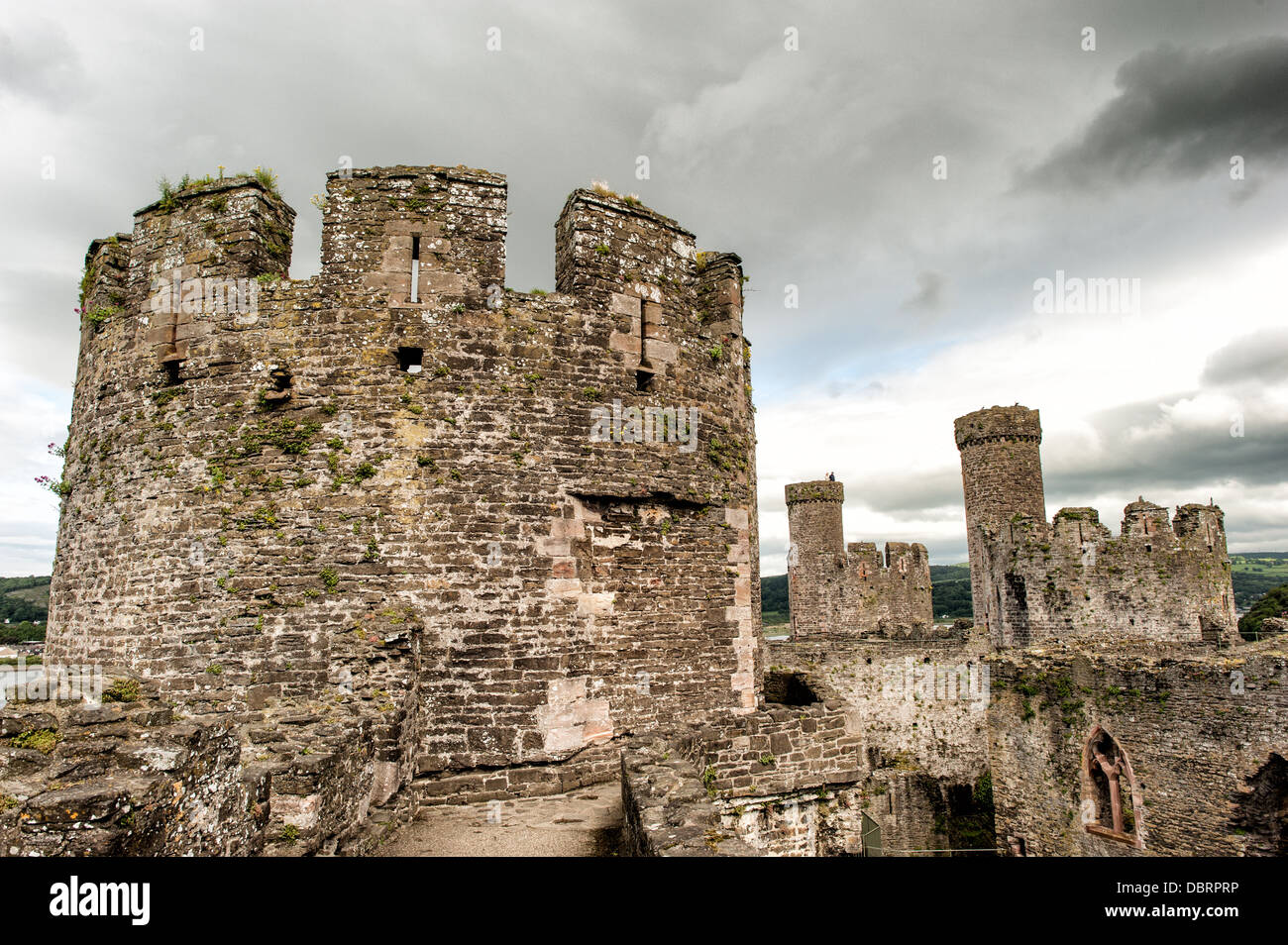 CONWY, Wales Conwy Castle ist eine mittelalterliche Burg gebaut von Edward ich im späten 13. Jahrhundert. Es ist Teil einer ummauerten Stadt Conwy und nimmt einen strategischen Punkt auf dem Fluss Conwy. Es ist als Weltkulturerbe gelistet. Stockfoto