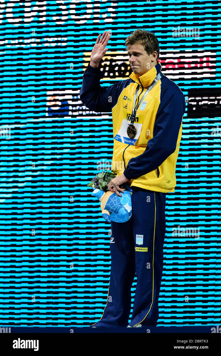 Barcelona, Spanien. 2. August 2013: Brasiliens Cesar Cielo Filho reagiert sehr emotional während der Siegerehrung der Herren 50 m Freistil Finale am 15. FINA-Weltmeisterschaften in Barcelona. Stockfoto