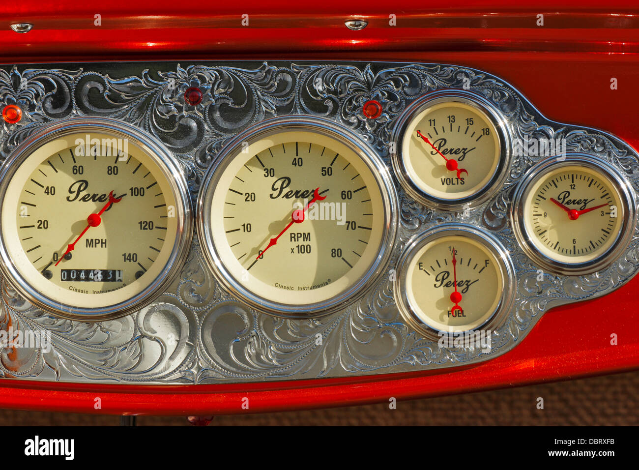 Perez benutzerdefinierte Instrumententafel im Oldtimer im Jahr 2013 Deuce Tage Hot Rod Show-Victoria, British Columbia, Kanada. Stockfoto