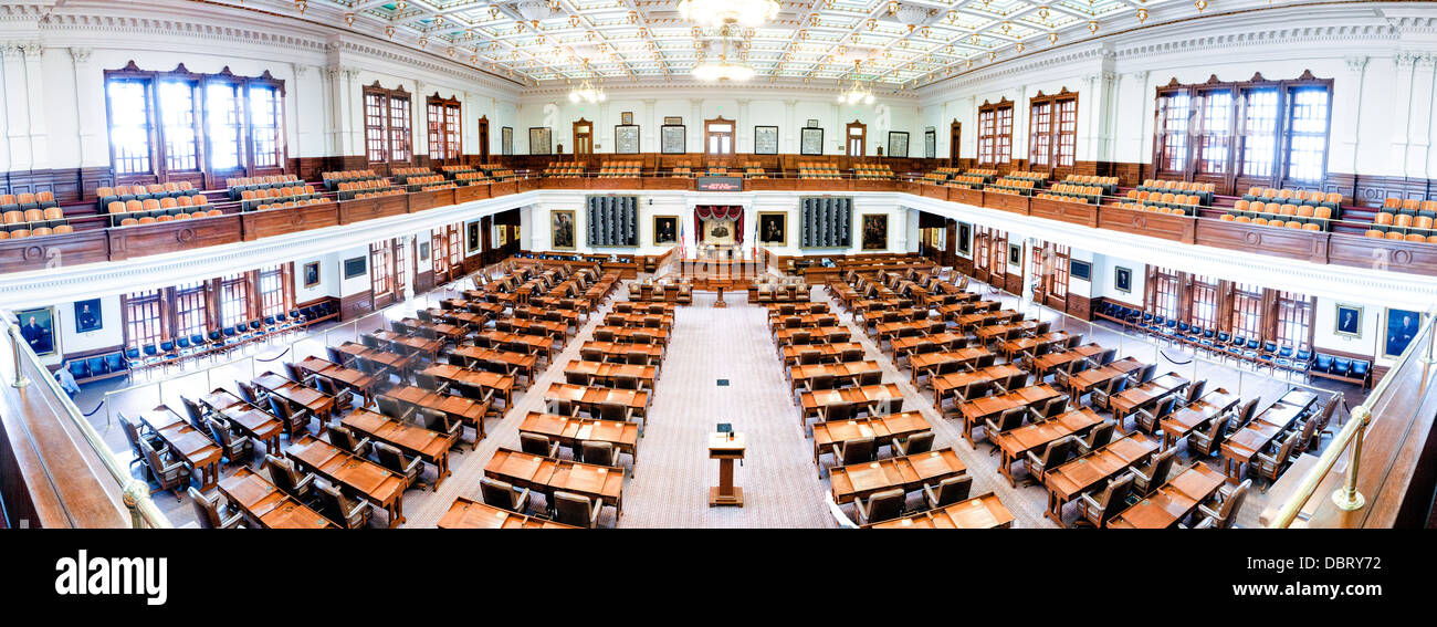 Texas State Capitol House of Representatives Chamber Austin Texas // AUSTIN, Texas, Vereinigte Staaten — das Repräsentantenhaus des Texas State Capitol in Austin, Texas. Das Haus hat 150 Mitglieder und eine regelmäßige Sitzung dauert 140 Tage im Jahr. Während die Grundrisse der Senatskammer ähnelt, unterscheiden sie sich durch die Farben und die Ausstattung von der Oberkammer. Stockfoto