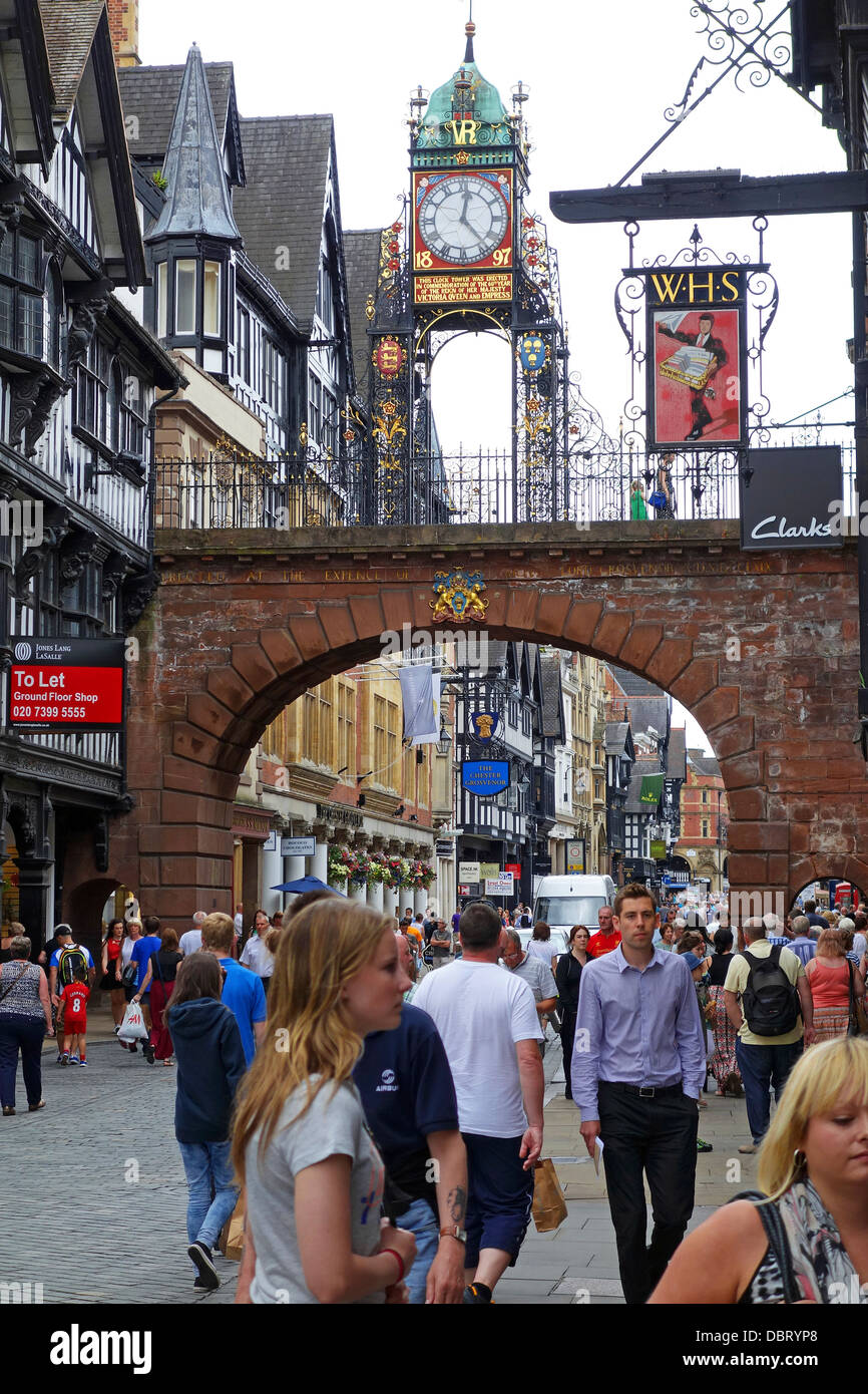 Das Eastgate Clock auf die Stadt Wände in Chester, England, UK Stockfoto