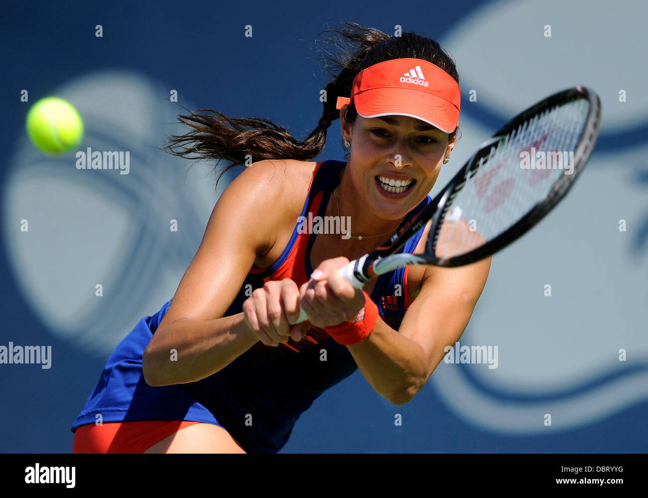 La Costa, Carlsbad, Kalifornien, USA. 2. August 2013. Ana Ivanovic (SRB) während eines Spiels gegen Roberta Vinci (ITA) während das Viertelfinale der Southern California Open gespielt im La Costa Resort &amp; Spa in Carlsbad CA. Credit: Action Plus Sport/Alamy Live News Stockfoto