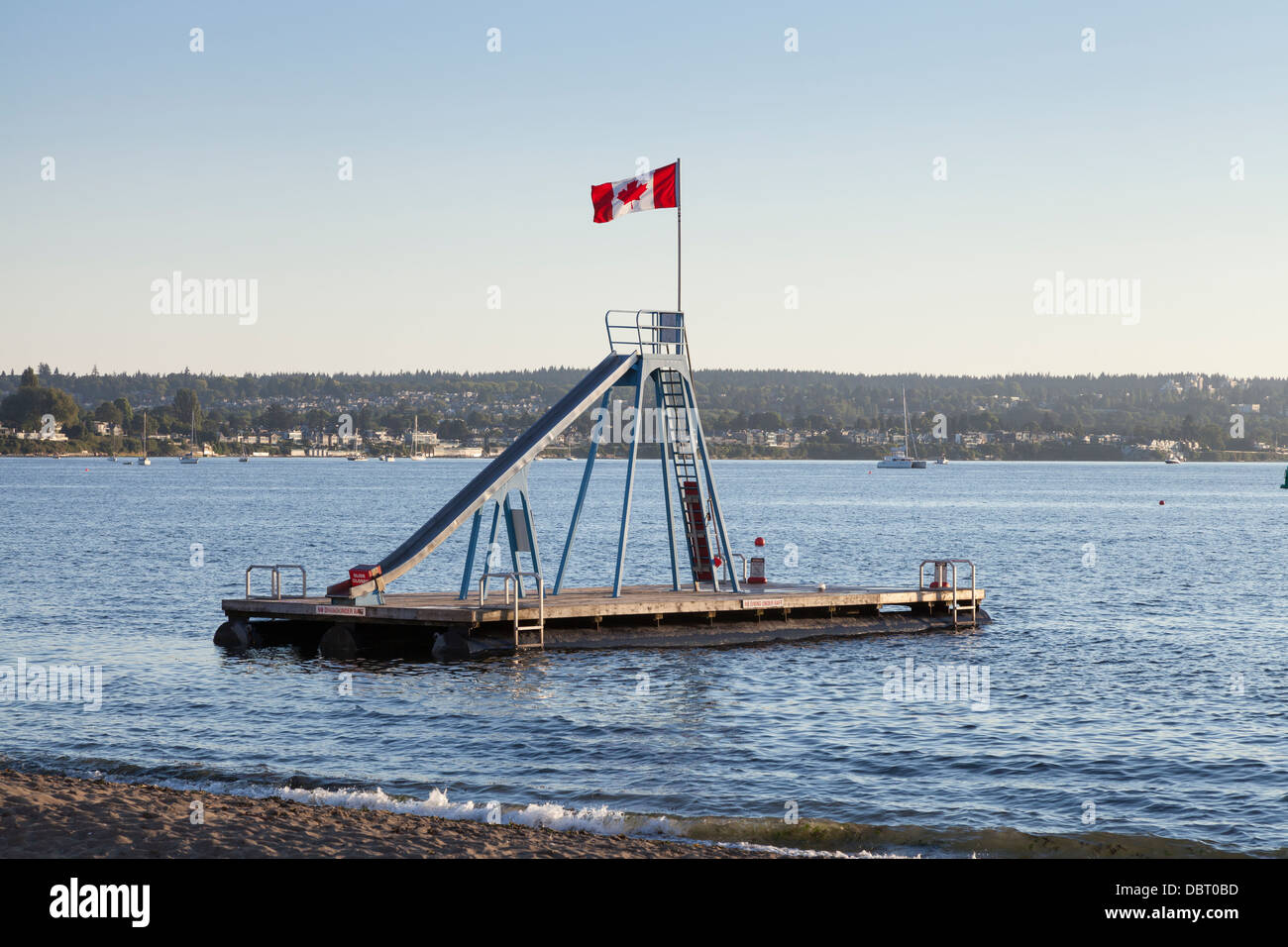 Badeplattform auf Englisch Bay Beach - Westend, Vancouver, Britisch-Kolumbien, Kanada Stockfoto