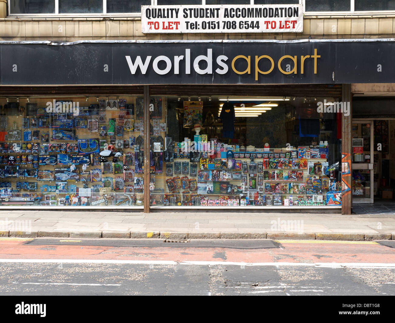 Worldsapart speichern mit Studentenwohnheim Lyme Street in Liverpool UK Stockfoto