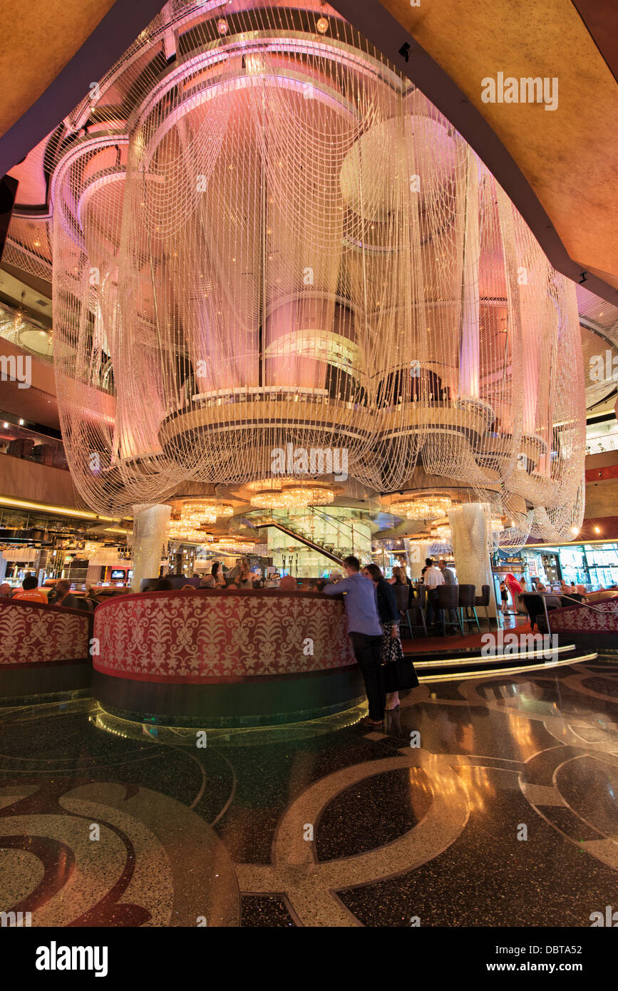 Kronleuchter Bar im Cosmopolitan Hotel Casino and Resort, City Center, Las Vegas, Nevada, USA Stockfoto