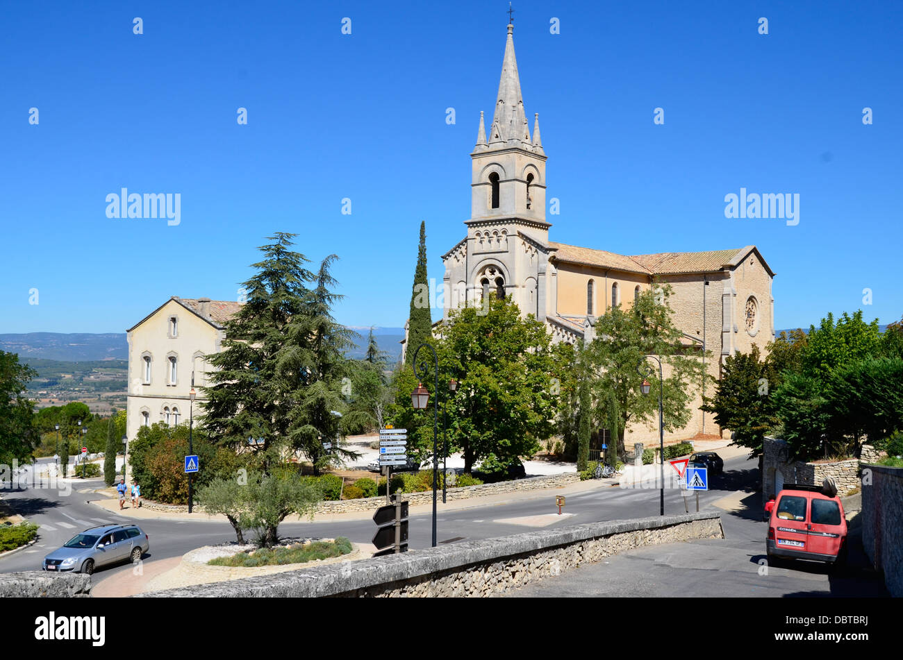Frankreich, Provence, Bonnieux, neue Kirche. Stockfoto