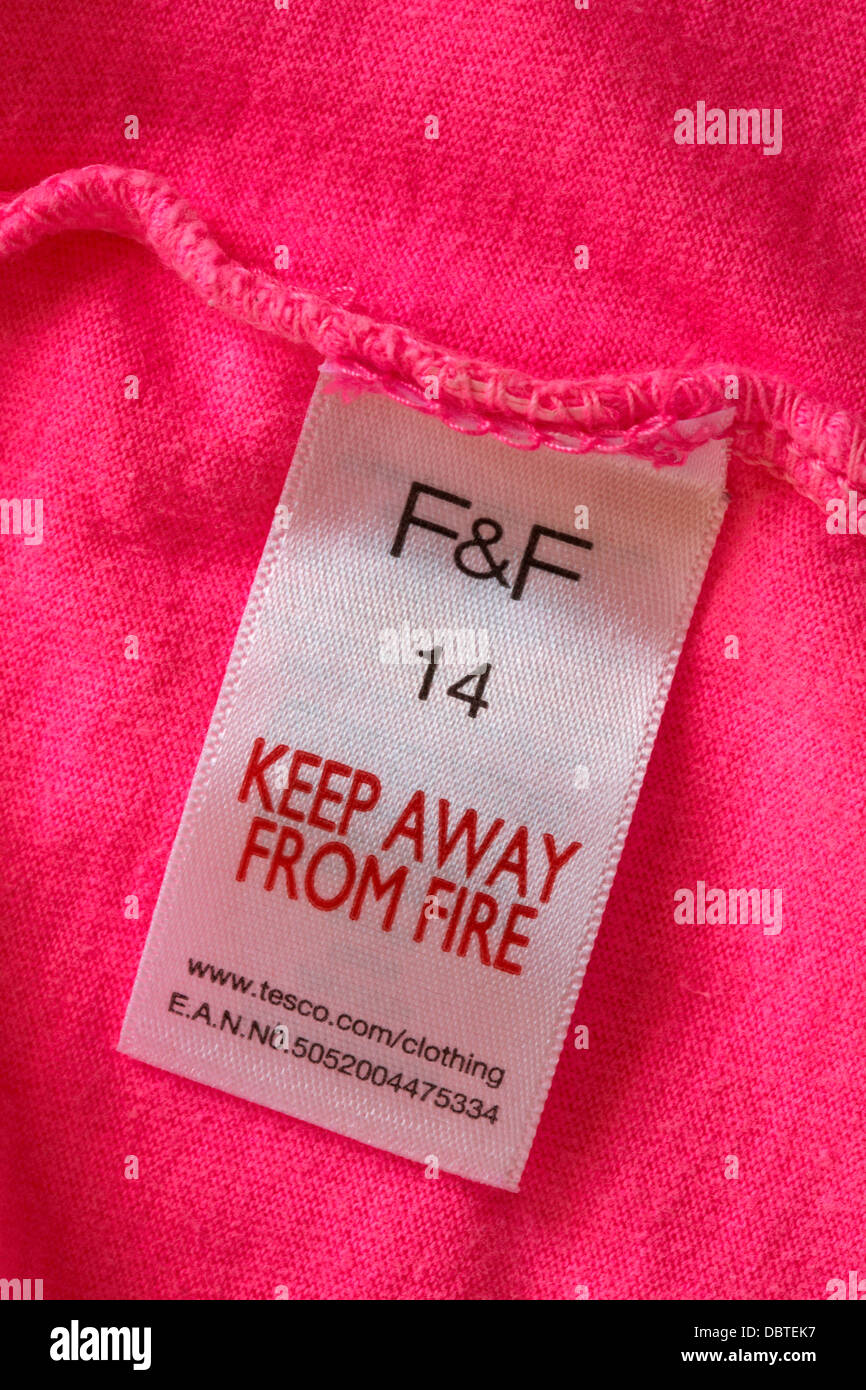 fern von Feuer Label in F & F rosa t-shirt Stockfoto